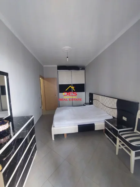 Vlore, jepet me qera apartament 1+1+Ballkon Kati 7, 70 m² 300 € (Rruga Hajredin Haxhiraj)