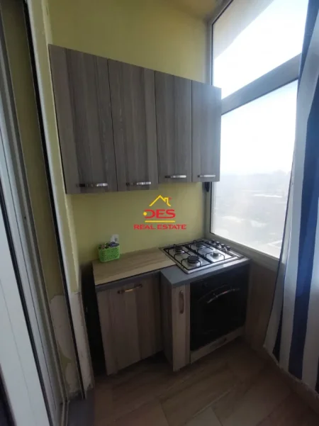 Vlore, jepet me qera apartament 1+1+Ballkon Kati 7, 70 m² 300 € (Rruga Hajredin Haxhiraj)