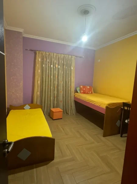 Tirane, jepet me qera apartament 3+1 Kati 2, 160 m² 400 € 