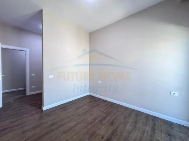 Tirane, shitet apartament 1+1+2 Ballkone Kati 4, 76 m² 138.000 € (Rezidence Porta Tirana e Re)