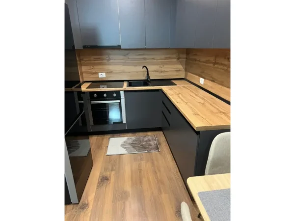 Tirane, jepet me qera apartament 2+1+Ballkon Kati 5, 105 m² 700 € 