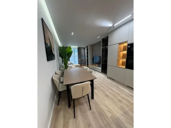Tirane, jepet me qera apartament 2+1+Ballkon Kati 1, 90 m² 1.500 € (Golden Tower)