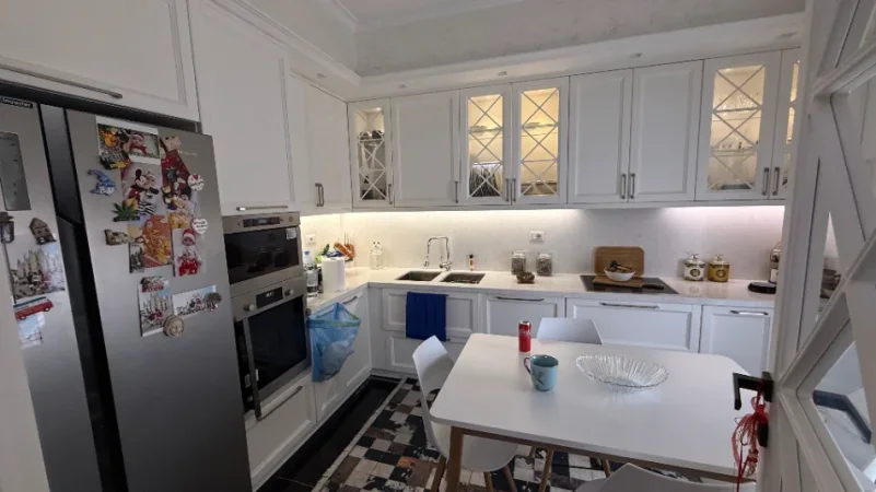 Tirane, jepet me qera apartament 2+1+Aneks+Ballkon Kati 7, 207 m² 3.000 € 