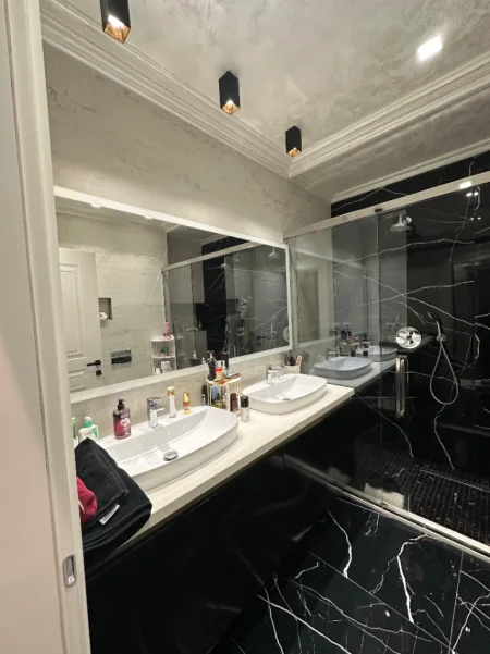 Tirane, jepet me qera apartament 2+1+Aneks+Ballkon Kati 7, 207 m² 3.000 € 