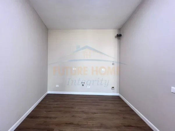 Tirane, shitet apartament 1+1 Kati 4, 76 m² 130.000 € (Porta e Re)