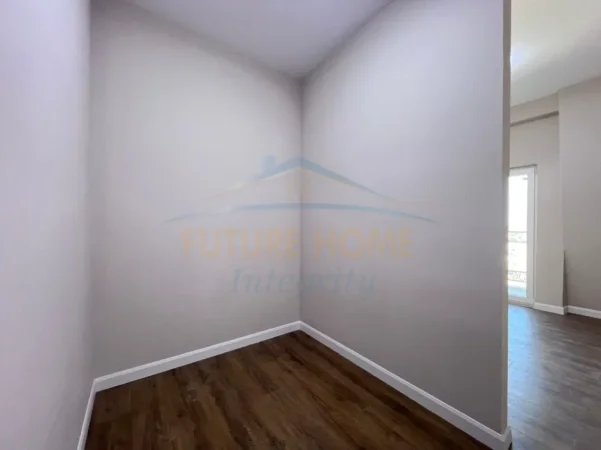 Tirane, shitet apartament 1+1 Kati 4, 76 m² 130.000 € (Porta e Re)