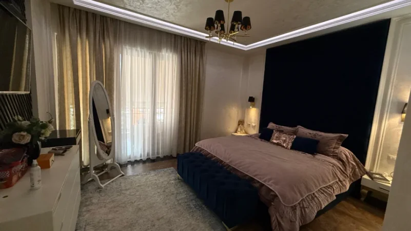 Tirane, jepet me qera apartament 2+1+Aneks+Ballkon Kati 8, 208 m² 3.000 € (Rruga Kavajes)