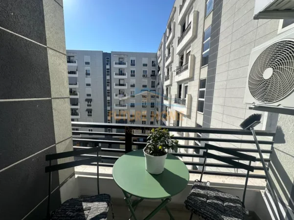 Tirane, jepet me qera apartament 2+1+Ballkon Kati 6, 95 m² 750 € (Kompleksi Star, 21 Dhjetori)