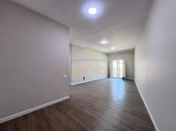 Tirane, shitet apartament 1+1+Ballkon Kati 4, 76 m² 138.000 € (Sauk)