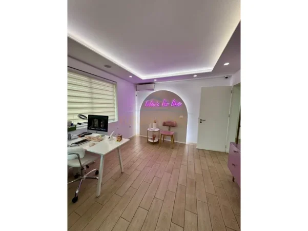 Tirane, jepet me qera ambjent biznesi Kati 2, 67 m² 750 € (Tek Kryqezimi i Vasil Shantos)