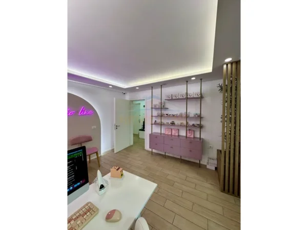Tirane, jepet me qera ambjent biznesi Kati 2, 67 m² 750 € (Tek Kryqezimi i Vasil Shantos)