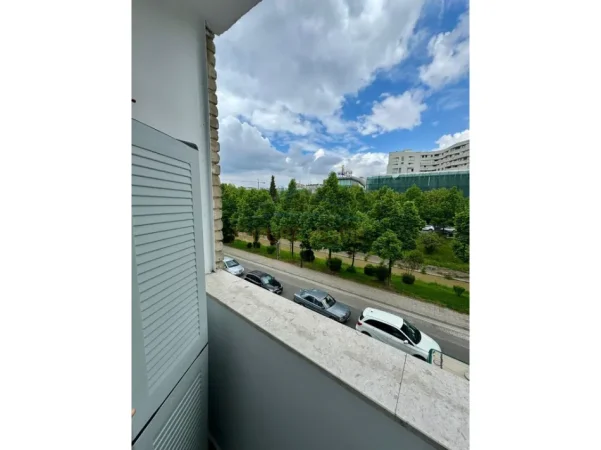 Tirane, jepet me qera ambjent biznesi Kati 2, 67 m² 750 € (Tek Kryqezimi i Vasil Shantos)
