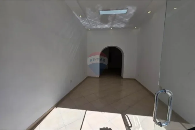 Vlore, jepet me qera dyqan Kati 0, 50 m² 300 € (Rruga Ali Demi, Vlorë)