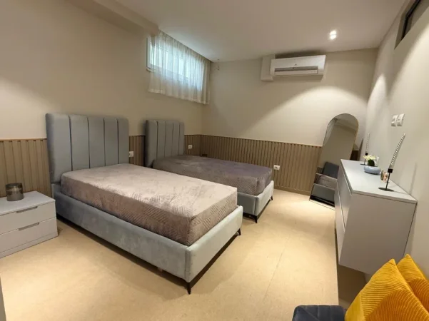 Tirane, jepet me qera Vile 4+1+Aneks Kati 3, 350 m² 5.000 € 