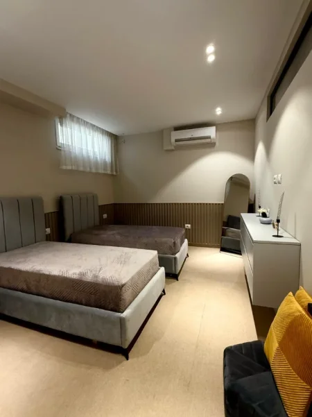 Tirane, jepet me qera Vile 4+1+Aneks Kati 3, 350 m² 5.000 € 