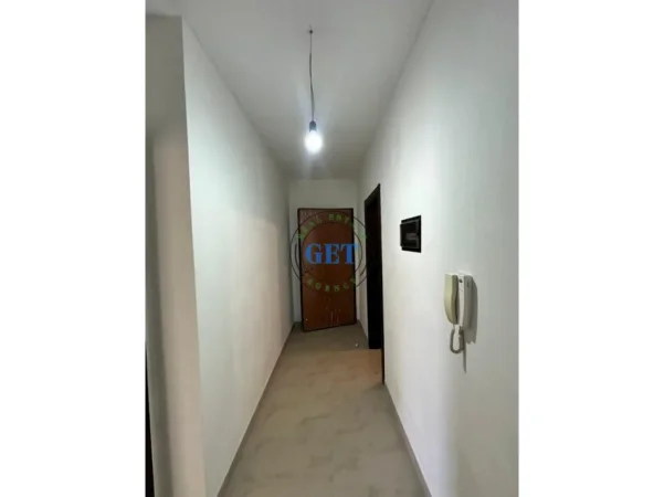 Durres, jepet me qera apartament 2+1 Kati 4, 85 m² 300 € (Ish-Rajoni)