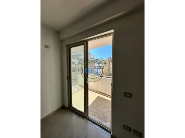 Durres, jepet me qera apartament 2+1 Kati 4, 85 m² 300 € (Ish-Rajoni)