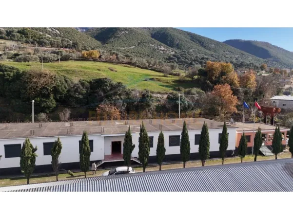 Tirane, jepet me qera ambjent biznesi Kati 0, 557 m² 2.000 € (Kapanon, Tufine, Tirane)