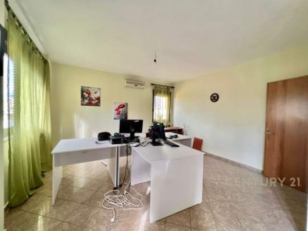 Tirane, jepet me qera zyre Kati 6, 85 m² 800 Euro (qender)