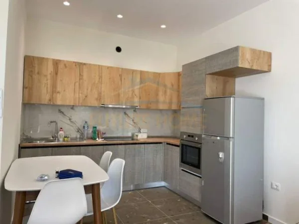 Tirane, jepet me qera apartament 1+1+BLK Kati 6, 75 m² 500 Euro (5 Maj)