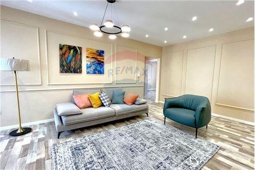 Tirane, jepet me qera apartament 550 Euro
