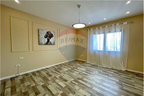 Tirane, jepet me qera apartament 550 Euro