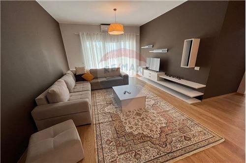 Tirane, jepet me qera apartament 500 Euro