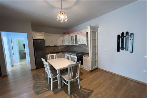 Tirane, jepet me qera apartament 500 Euro