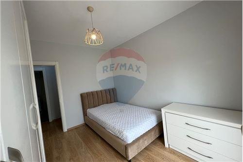 Tirane, jepet me qera apartament 500 Euro