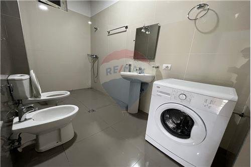 Tirane, jepet me qera apartament 500 Euro