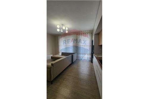 Tirane, jepet me qera apartament 600 Euro
