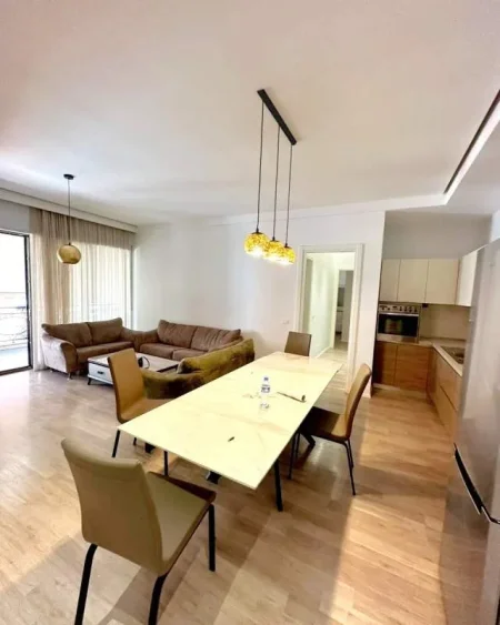 Tirane, jepet me qera apartament 2+1 120 m² 1.000 Euro (Kompleksi Delijorgji)
