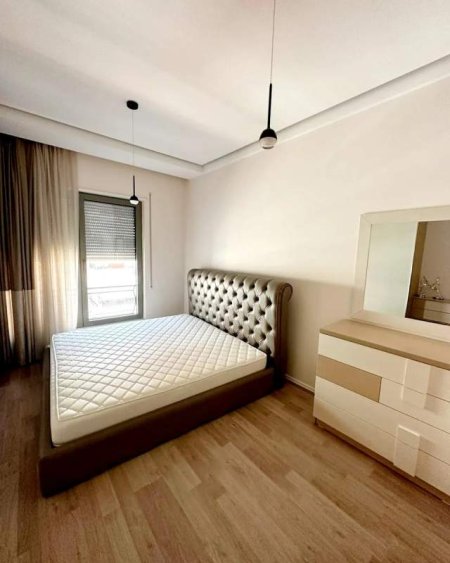 Tirane, jepet me qera apartament 2+1 120 m² 1.000 Euro (Kompleksi Delijorgji)