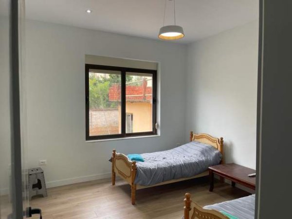 Tirane, jepet me qera Vile 300 m² 1.500 Euro (Xhemal Tafaj)