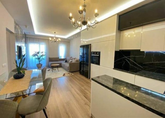 Korce, jepet me qera apartament 1+1+BLK Kati 3, 75 m² 60 Euro (Rruga Ismail Qemali Korce Albania)