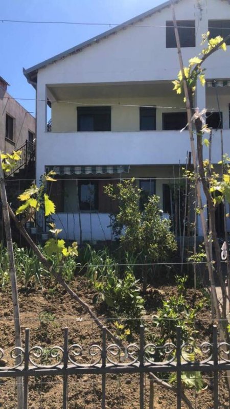 Durres, jepet me qera shtepi 1+1+BLK Kati 2, 70 m² 250 Euro (Golem, Durres "Rruga Kinemase")