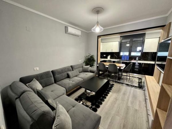 Tirane, shes Vile 2+1+A+BLK Kati 1, 220 m² 200.000 Euro (Porcelan, Kodra e Priftit)