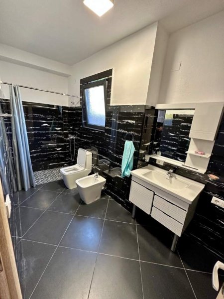 Tirane, shes Vile 2+1+A+BLK Kati 1, 220 m² 200.000 Euro (Porcelan, Kodra e Priftit)