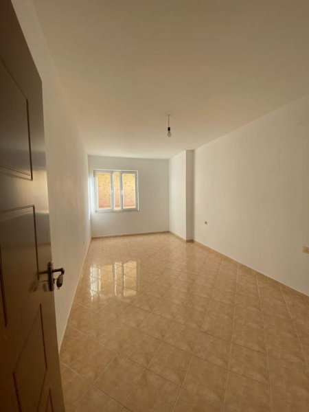 Tirane, jepet me qera apartament Kati 3, 120 m² 270 Euro (Yzberisht)