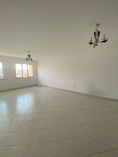 Tirane, jepet me qera apartament Kati 3, 120 m² 270 Euro (Yzberisht)