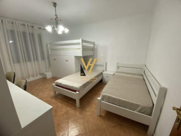Tirane, jepet me qera apartament 3+1 Kati 2, 140 m² 650 Euro (21 DHJETORI)