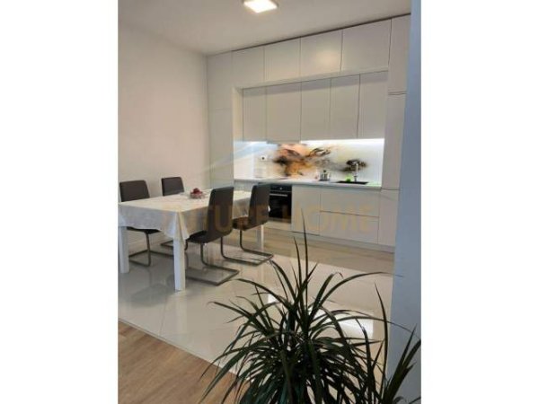 Tirane, jepet me qera apartament 1+1+BLK Kati 5, 72 m² 500 Euro