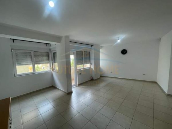 Korce, shitet apartament 2+1+BLK Kati 3, 125 m² 67.500 Euro (Lagjia 18, Korçë)