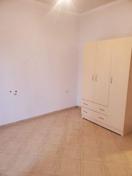 Tirane, jepet me qera apartament 3+1+BLK Kati 2, 120 m² 400 Euro (rezidenca Kodra e Diellit 1)