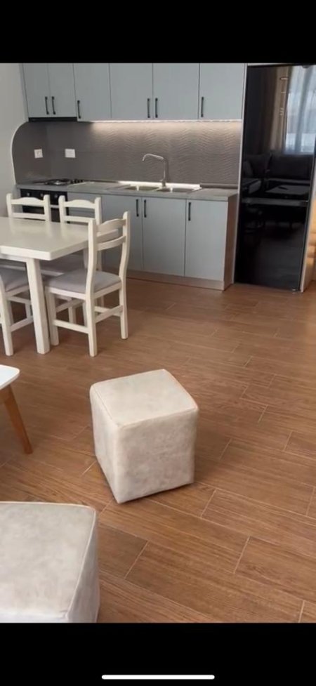 Tirane, jepet me qera apartament 2+1+BLK Kati 1, 106 m² 400 Euro (Rruga Sabri Preveza)
