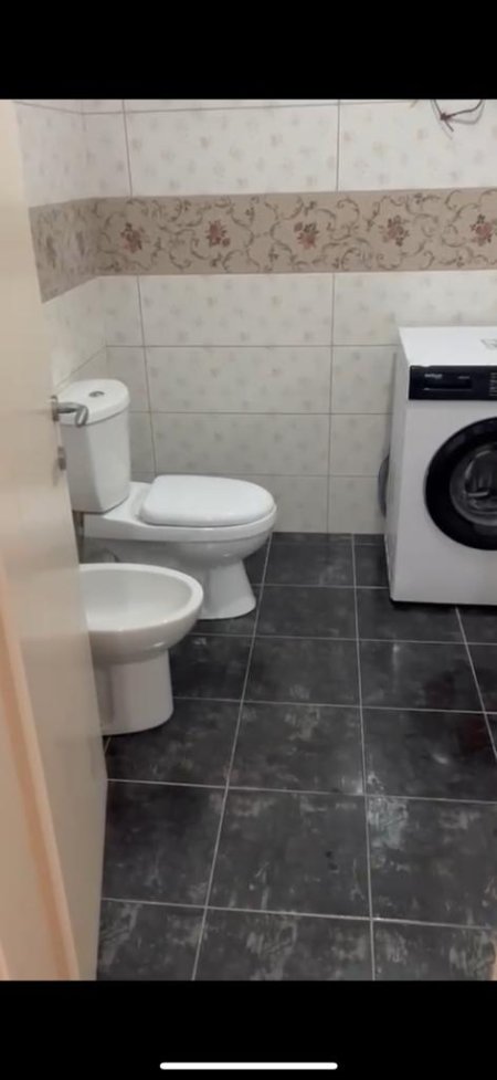 Tirane, jepet me qera apartament 2+1+BLK Kati 1, 106 m² 400 Euro (Rruga Sabri Preveza)