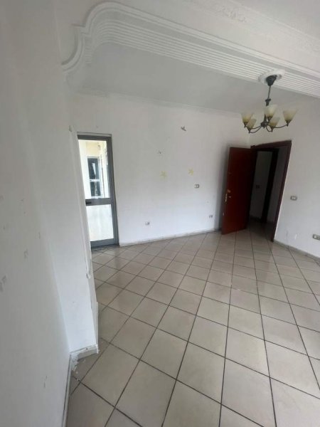 Tirane, jepet me qera apartament 3+1+BLK Kati 5, 121 m² 400 Euro (Rruga Jordan Misja)
