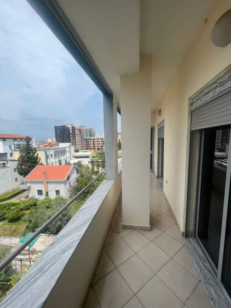 Tirane, jepet me qera apartament 3+1+BLK Kati 5, 121 m² 400 Euro (Rruga Jordan Misja)