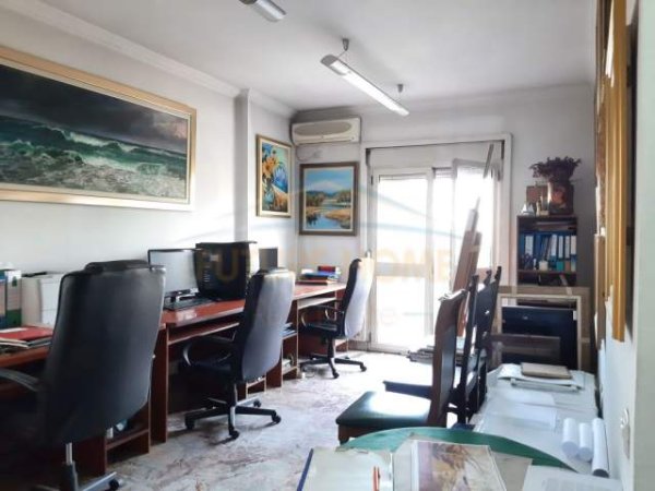 Tirane, jepet me qera apartament Kati 4, 70 m² 750 Euro (Stacioni Trenit)
