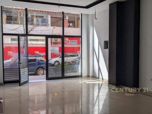 Tirane, shitet dyqan Kati 0, 52 m² 67.000 Euro